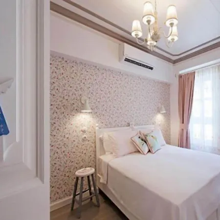 Evreka Butik 2* Tenedos