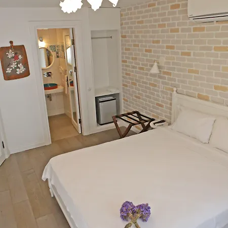 Hotel Evreka Butik Tenedos