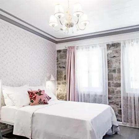 Evreka Butik 2* Tenedos