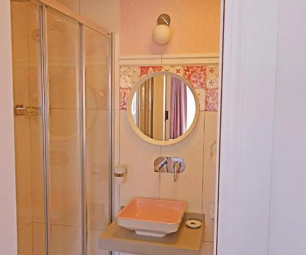 Evreka Butik 2* בוזקאדה