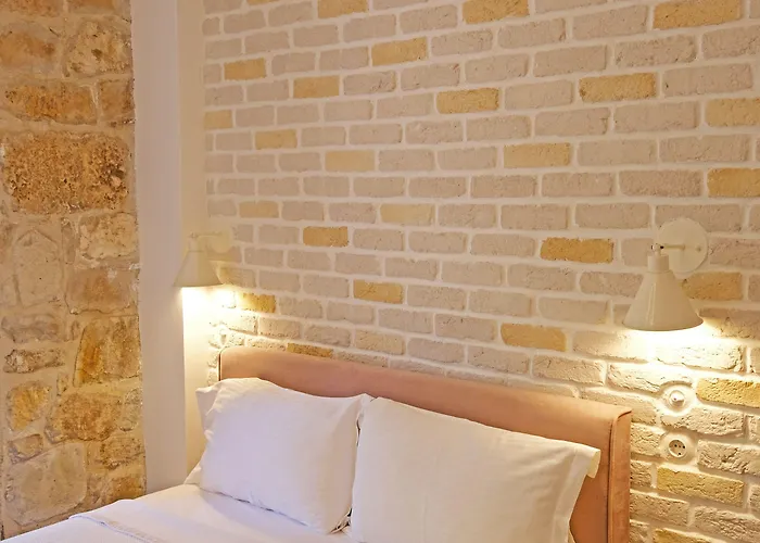 Evreka Butik 2* בוזקאדה