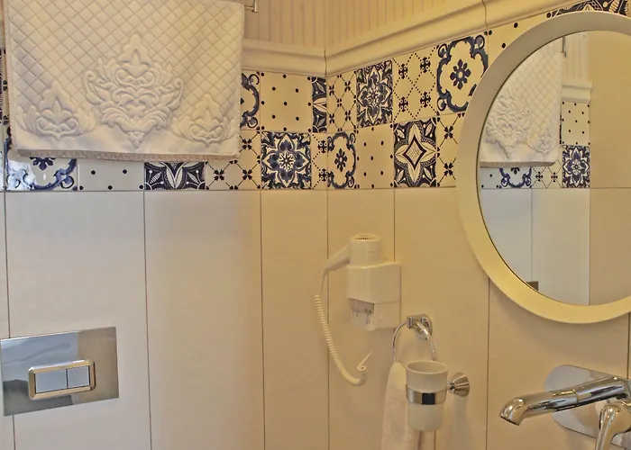 Evreka Butik 2* בוזקאדה