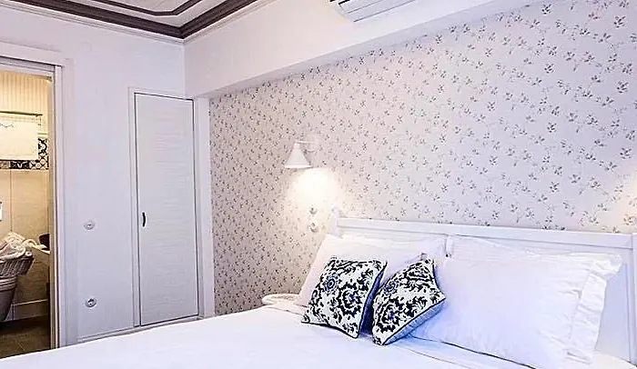 Evreka Butik 2* בוזקאדה