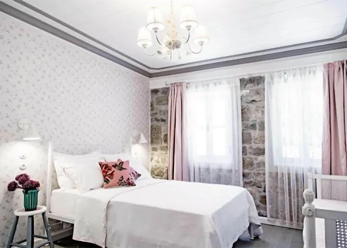 Evreka Butik 2* בוזקאדה